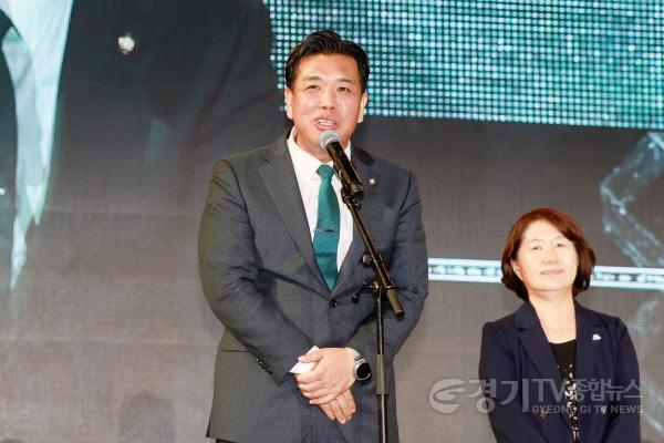 [크기변환]3.이계철의장 축사 모습3.jpg