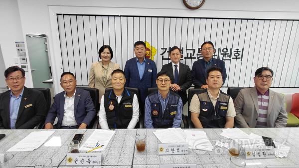 [크기변환]261013_건설교통위원회__'버스_운수종사자_근로_조건_개선'_간담회_(3).jpg