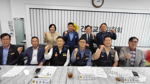 [크기변환]261013_건설교통위원회__'버스_운수종사자_근로_조건_개선'_간담회_(4).jpg
