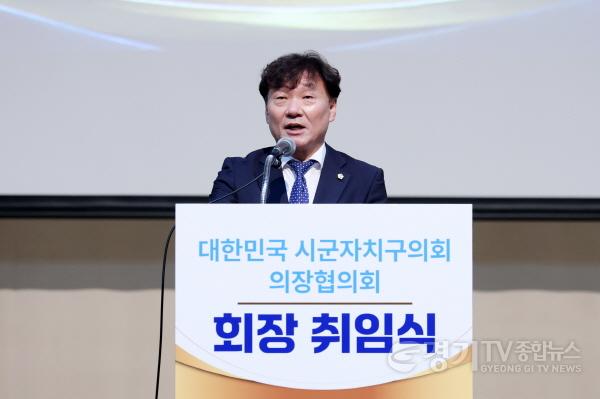 [크기변환]261013_남종섭_의장__대한민국시군자치구의회_의장협의회_회장_취임식_참석_(1).jpg
