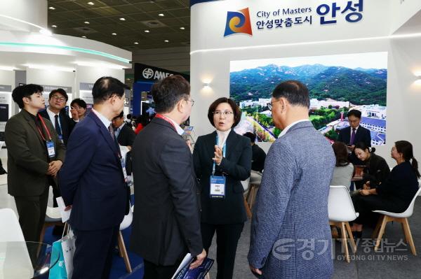 [크기변환]1 (첨단산업과) 안성시, 반도체대전 참가해 투자유치 총력 (3).jpg