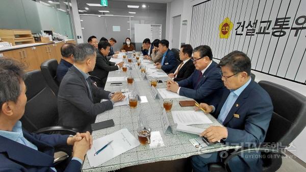 [크기변환]261016_건설교통위원회__'버스_운송사업자_운영_환경_개선'_간담회_(3).jpg