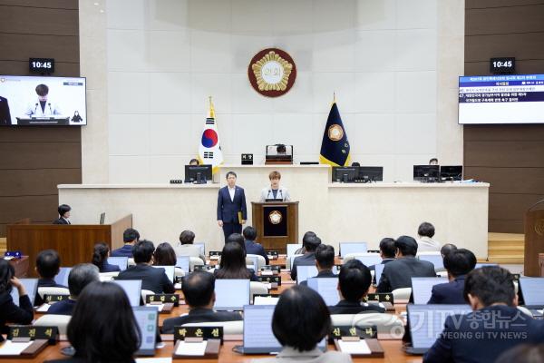 [크기변환]20261015 용인특례시의회, 대한민국과 경기남부지역 발전을 위한 제5차 국가철도망 구축계획 반영 촉구 결의안 채택(3)-왼쪽부터 강영웅,이상욱 의원.jpg