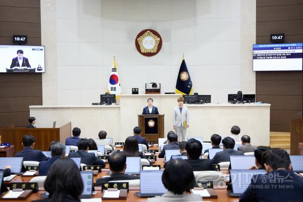 [크기변환]20261015 용인특례시의회, 대한민국과 경기남부지역 발전을 위한 제5차 국가철도망 구축계획 반영 촉구 결의안 채택(4)-왼쪽부터 강영웅,이상욱 의원.jpg