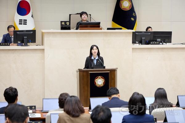 [크기변환]사진4. 용인특례시의회 이주연 의원(구성동·마북동·동백1동·동백3동더불어민주당)이 12일 열린 제307회 임시회 제1차 본회의에서 5분 자유발언을 하고 있다.jpg