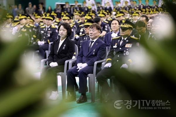 [크기변환]261019 남종섭 의장, 故 김진석 소방위 영결식 참석 숭고한 희생 잊지 않겠습니다 (3).jpg