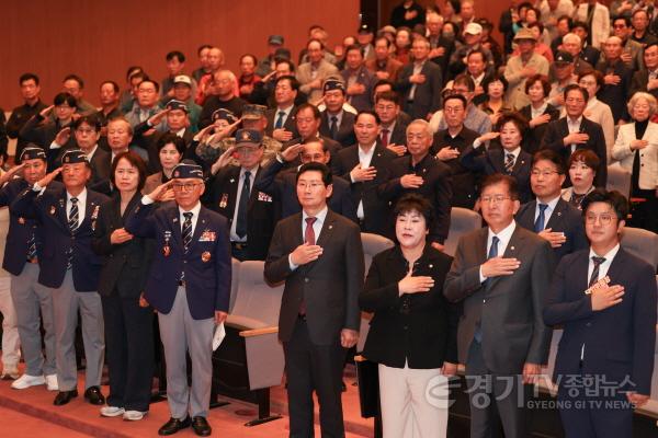 [크기변환]5-1. 19일 용인특례시청 에이스홀에서 열린 제74주년 재향군인의 날 기념식에 참석한 인사들의 모습.jpg