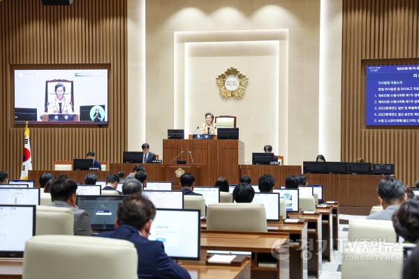 [크기변환]사진설명3_19일_수원특례시의회_본회의장에서_제405회_제1차_정례회_제1차_본회의가_진행되고_있다.jpg