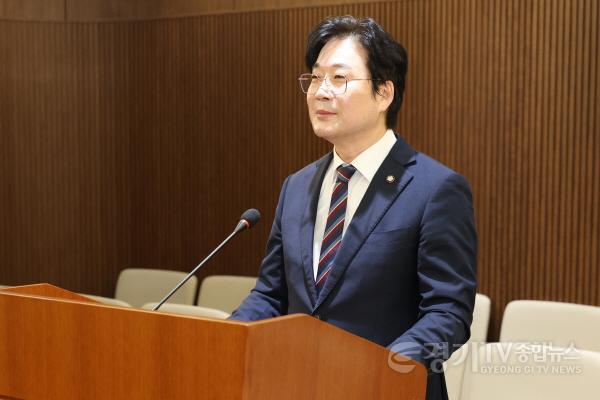 [크기변환]1.최청환 부위원장 조례개정 대표발의하는 모습.jpg