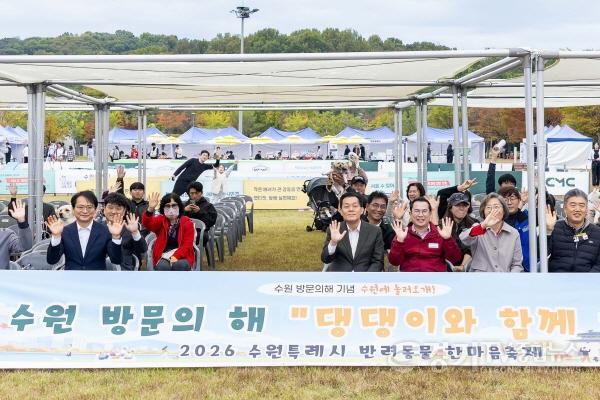 [크기변환]2-1. 이재준 수원특례시장, “사람과 반려동물 모두 행복한 도시를 만들기 위해 노력하겠다”.jpg