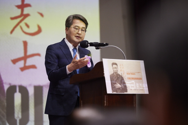 [경기티비종합뉴스] 경기도, 안중근 유묵 ‘장탄일성 선조일본’ 첫 공개 김동연, “안중근 의사 30년 인생이 남긴 독립·평화 정신, 경기도가 적극 계승하겠다”