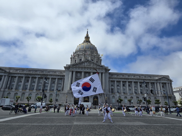[경기티비종합뉴스] 이천시, 유럽 넘어 미국, 실리콘밸리까지”… 이천통신사, 美 서부 전역에 한국의 흥 심었다