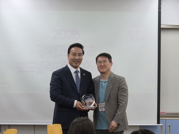 [경기티비종합뉴스]경기도의회 여성가족평생교육위원회 김용성 위원장 , 광휘고 교육환경 개선 기여 ‘감사패’ 수상… "안전한 학교생활 위해 지속 노력할 것"
