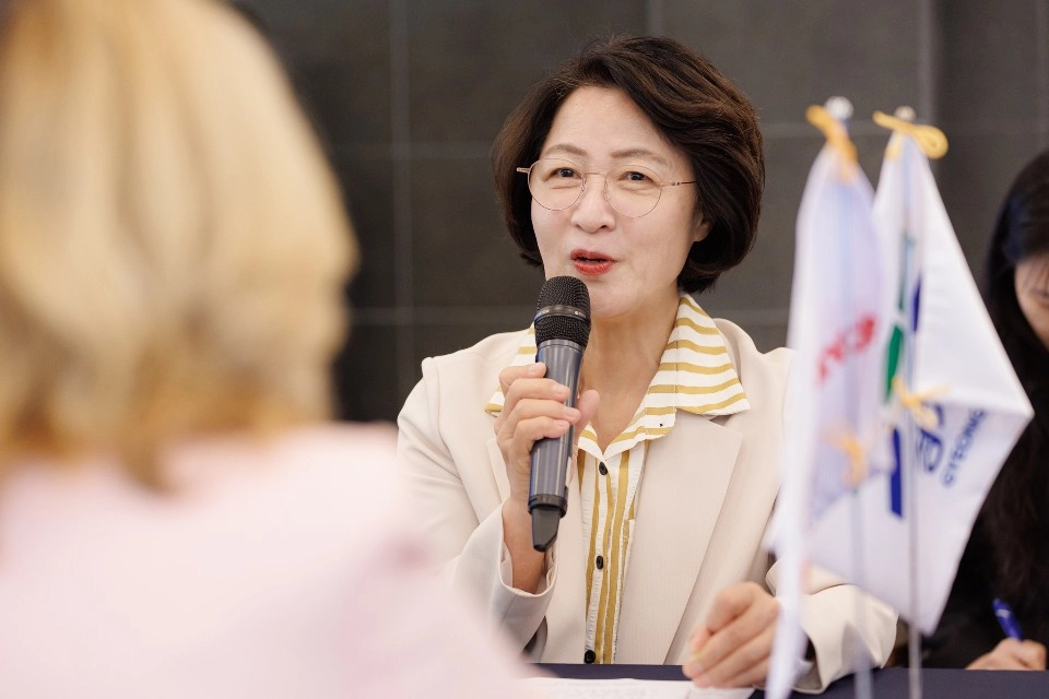 [경기티비종합뉴스] 경기도, “10년의 신뢰 넘어 미래 협력으로” 추미애 지사, 일드프랑스 주지사 만나 협력 확대 논의