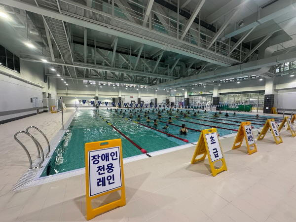 [경기티비종합뉴스] 용인특례시, 동백미르휴먼센터 장애인 수영 레인 운영
