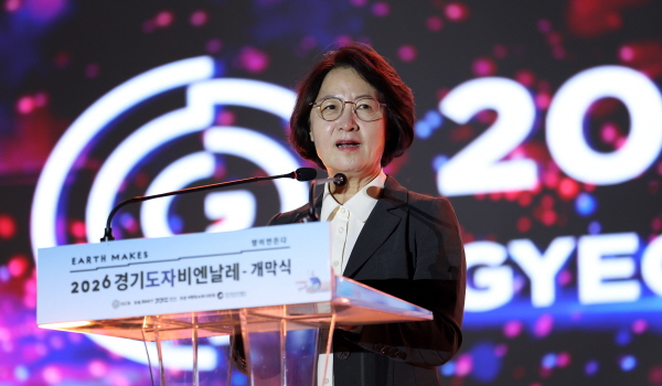 [경기티비종합뉴스] 경기도 추미애 지사 “결코 포기하지 않고 도자를 빚듯 단단하고 아름다운 경기도 만들겠다” - ‘2026 경기도자비엔날레’ 개막