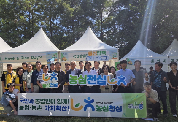 [경기;티비종합뉴스] NH농협 전종근 수원시지부장, 수원시 농협 제35회 그린농업축제에서 우리 농산물 소비촉진 운동 실시