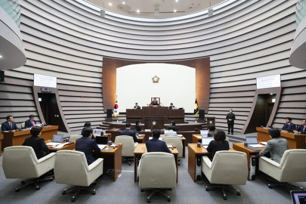 [경기티비종합뉴스] 광주시의회 허경행 의장, 제321회 제2차 정례회 개회… 내년 본예산 등 처리