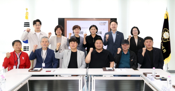 [경기티비종합뉴스] 수원특례시의회 기획경제위원회, 전통시장 상인회장과 간담회 개최
