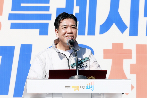 [경기티비종합뉴스] 화성특례시의회 이계철 의장, 화성시민 한마음체육대회서 시민들과 ‘한마음’ “생업 속 시간 쪼개 흘린 선수들의 땀, 빛나는 결실로”