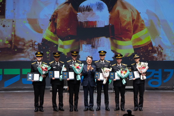 [경기티비종합뉴스] 경기소방, 신임 소방공무원 316명 임용 김동연 “소방대원은 영웅. 도민의 삶 다시 일으켜 세우는 역할 해달라”