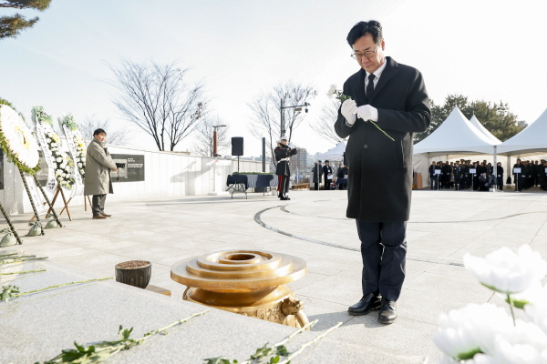 [경기티비종합뉴스] 화성특례시, 2026년 병오년(丙午年) 새해 첫날 정명근 시장 현충탑 참배