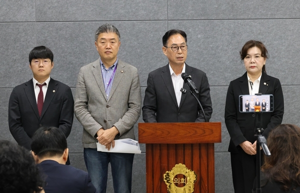 [경기티비종합뉴스] "이슈" 수원특례시의회 보건복지위원회 이승철·김현·정윤우 의원, 아동발달 사회적협동조합 특혜 의혹 관련 자료 공개 촉구