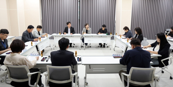 [경기티비종합뉴스] 수원특례시의회, 수원역 일대 쓰레기 문제 해결 위해 상인들과 머리 맞대