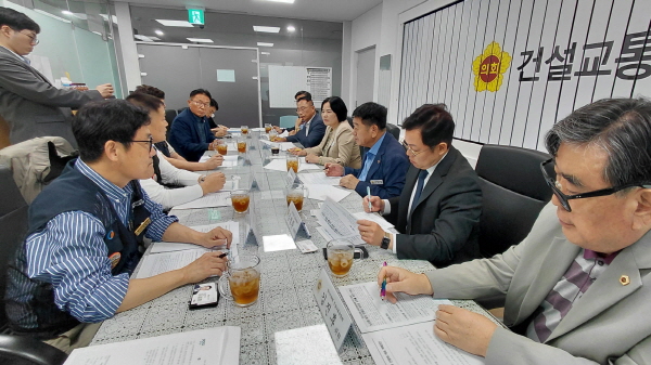 [경기티비종합뉴스] 경기도의회 건설교통위원회 고찬석 위원장 ‘버스 운수종사자 근로 조건 개선’ 간담회