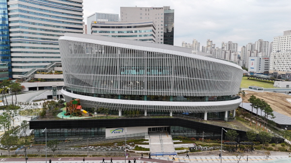 [경기티비종합뉴스] "이슈" 윤명희 경기도서관 관장 을 만나다
