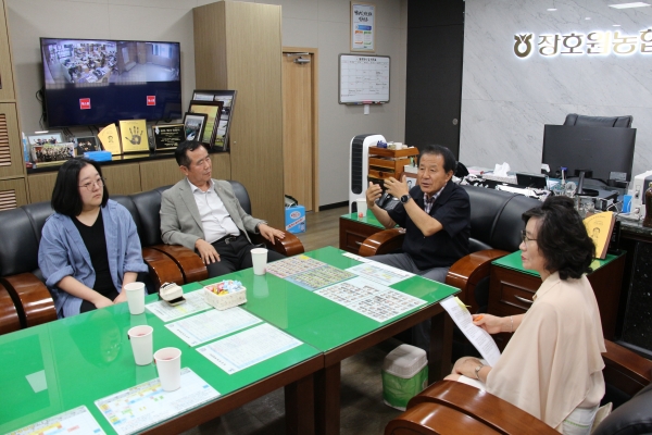 [경기티비종합뉴스] "특집" 이천시출입기자협회, 장호원농협 방문…송영환 조합장 만나 복숭아축제·농가소득 향상 논의