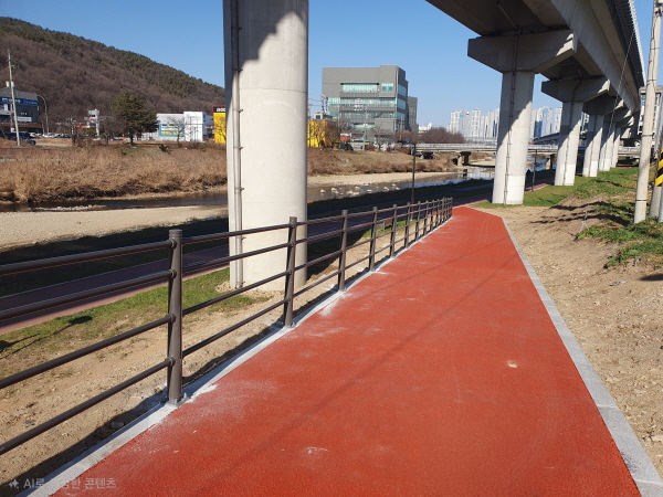 [경기티비종합뉴스] 용인특례시 처인구, 고림동 903-48번지 경안천에 진입로 조성