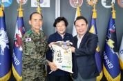 [이천시]  김경희 이천시장, 특수전사령부 방문 위문품 전달   -경기티비종합뉴스-