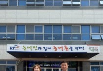 [경기도의회]  남종섭, 전자영 의원은  기흥호수 수상골프연습장 계약연장 반대 시위에 나섰다.  -경기티비종합뉴스-