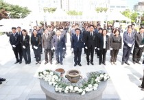 [수원특례시의회] 제68회 현충일을 맞아 수원시 현충탑 참배   -경기티비종합뉴스-