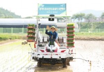 [경기도]  김동연, 파주 모내기 현장 방문. 농업인 격려   -경기티비종합뉴스-