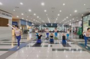 [경기티비종합뉴스]  오산시설관리공단, 오산스포츠센터 깜짝이벤트 “요가 플래시몹” 개최