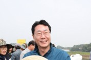 [화성시]  정명근 시장, 풍년 기원하는 수향미 모내기   -경기티비종합뉴스-