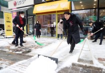 [수원특례시의회 ]  김기정  의장, 영통동 제설 작업 나서  -경기티비종합뉴스-