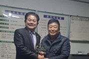 [경기티비종합뉴스] 정영모 수원특례시의원, 연무동 목화아파트 입주민들로부터 감사패 수상