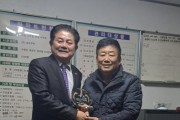 [경기티비종합뉴스] 정영모 수원특례시의원, 연무동 목화아파트 입주민들로부터 감사패 수상