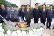 [경기티비종합뉴스] 이재준 수원특례시장, 추미애 경기도지사 당선인과 현충탑 참배