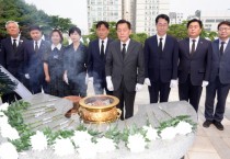 [경기티비종합뉴스] 이재준 수원특례시장, 추미애 경기도지사 당선인과 현충탑 참배