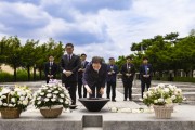 [경기티비종합뉴스] 정장선 평택시장, 노무현 전 대통령 묘역 참배