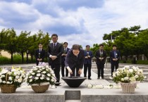 [경기티비종합뉴스] 정장선 평택시장, 노무현 전 대통령 묘역 참배