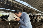 [경기티비종합뉴스] 경기도의회 농정해양위원회 이오수 의원, 축산환경 개선 선도농가 방문... “현장 사례가 정책의 출발점”