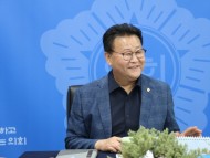 [경기티비종합뉴스] "특별 인터뷰" 오산시의회 김종욱 의장, 지역 언론인들과 차담회…“시민 체감형 의정 펼칠 것”