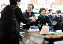 [경기티비종합뉴스] 김동연, 설 맞아 폭설 피해 복구 지원 약속했던 의왕도깨비시장 방문  직접 장보며 물가 점검. “폭설 피해 복구 최대한 노력” 약속