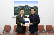[경기티비종합뉴스] 이재준 수원특례시장, 대한민국특례시시장협의회, 국회 행안위원장에 ‘특례시 지원에 관한 특별법 제정 촉구 건의문’ 전달