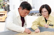 [경기티비종합뉴스] 안성시 김보라 시장, 벼 수매 현장 점검…농업인 애로사항 청취